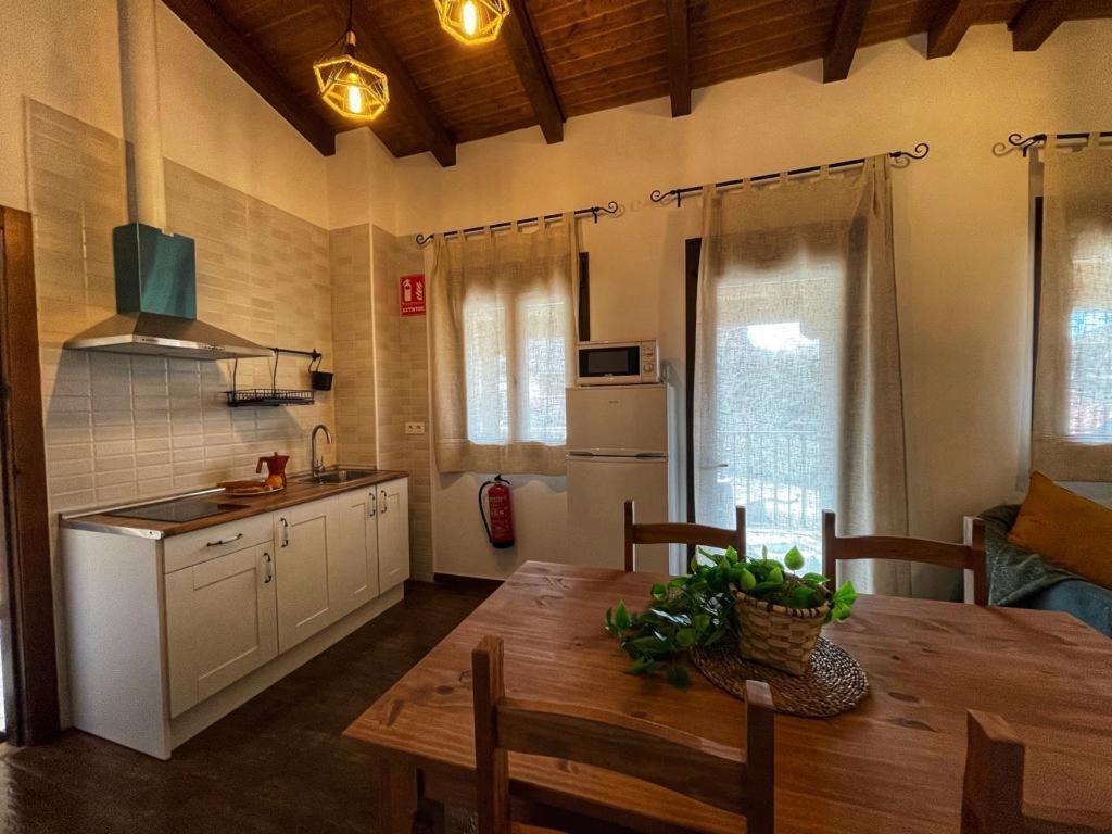 Apartamentos Dona Jimena Del Ambroz 4 Estrellas Complejo Unico En El Centro Del Pueblo - Piscina Ya Abierta Hervás Exterior foto