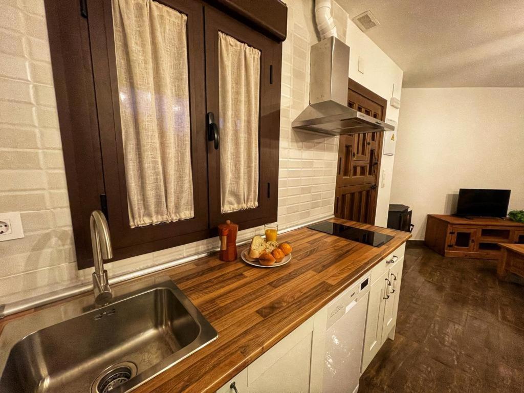 Apartamentos Dona Jimena Del Ambroz 4 Estrellas Complejo Unico En El Centro Del Pueblo - Piscina Ya Abierta Hervás Exterior foto