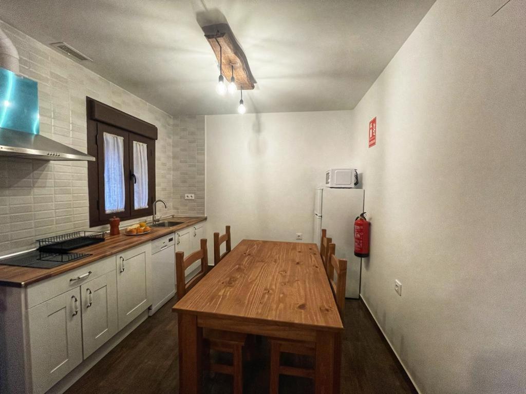 Apartamentos Dona Jimena Del Ambroz 4 Estrellas Complejo Unico En El Centro Del Pueblo - Piscina Ya Abierta Hervás Exterior foto