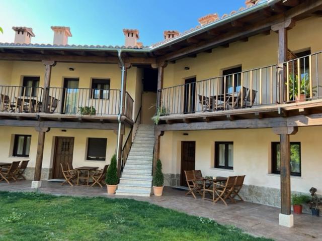 Apartamentos Dona Jimena Del Ambroz 4 Estrellas Complejo Unico En El Centro Del Pueblo - Piscina Ya Abierta Hervás Exterior foto